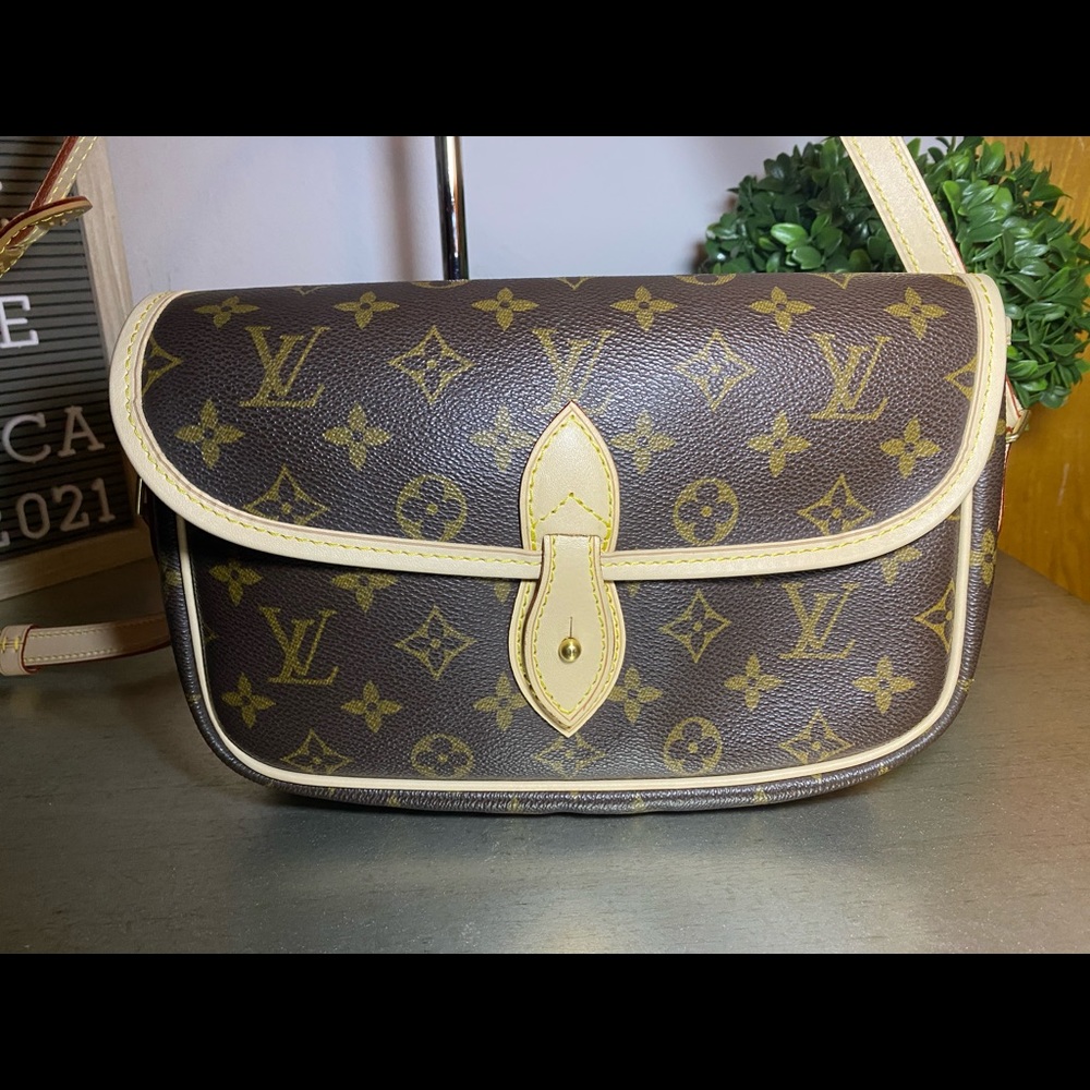 Gibeciere PM crossbody shoulder bag